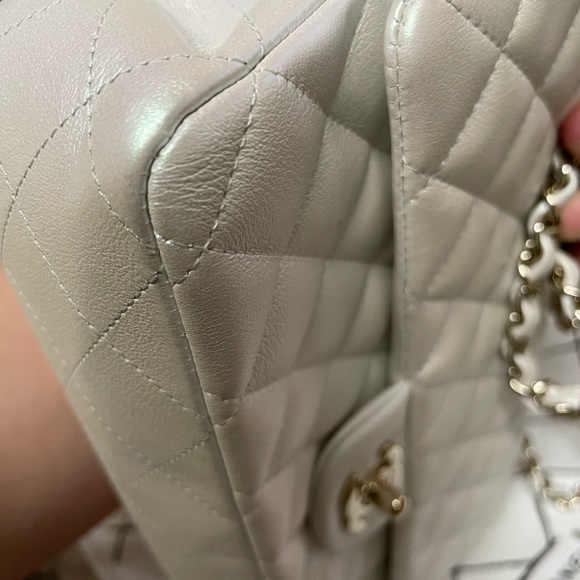Chanel White Classic Flap Handbag 2021 - Picture 14 of 16